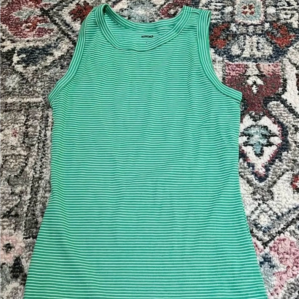 medium tank top